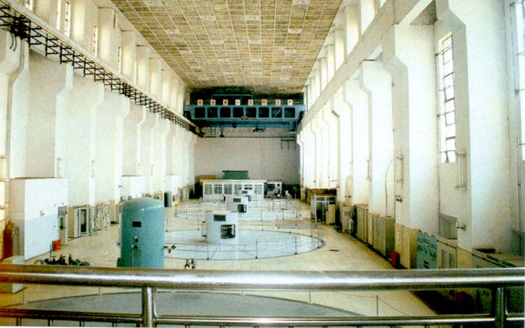 水力發電機房