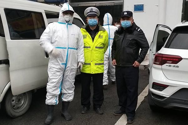 李鐵(張家界市公安局交警支隊二大隊二中隊中隊長) 李鐵(張家界市公安局交警支隊二大隊二中隊中隊長)