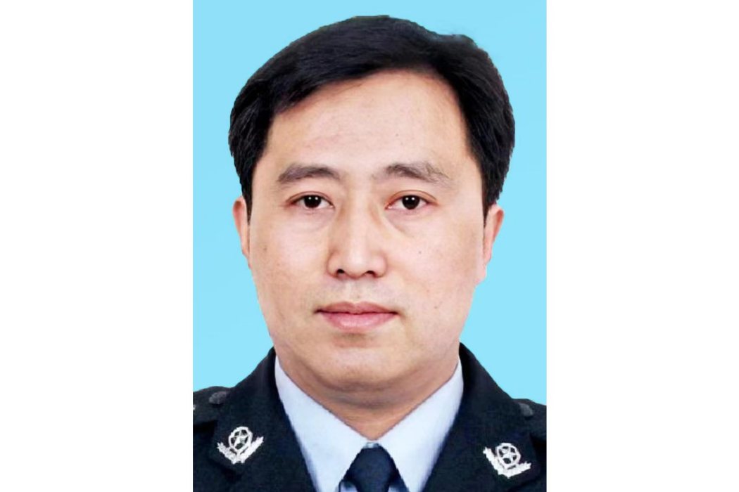 王亮(河南省新鄉市封丘縣政府副縣長、黨組成員,縣公安局黨委書記、局長、督察長、四級高級警長) 王亮(河南省新鄉市封丘縣政府副縣長、黨組成員,縣公安局黨委書記、局長、督察長、四級高級警長)