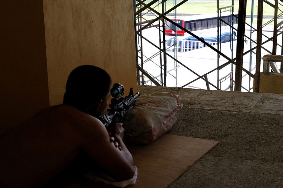 菲律賓狙擊手，浪費了多次擊斃劫持者的機會