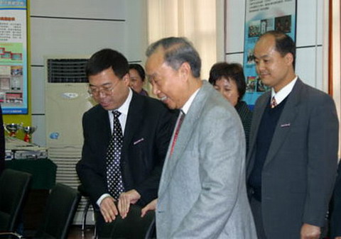吳中福教授、秘書吳艷走訪計算機學院