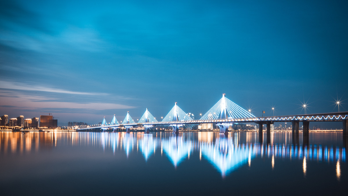 朝陽大橋成為贛江上最閃耀的亮麗風景線