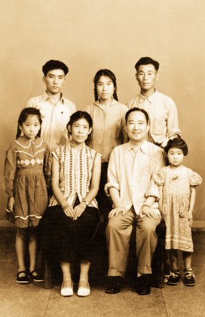 1959年8月馬明方和家人，後排左一為作者