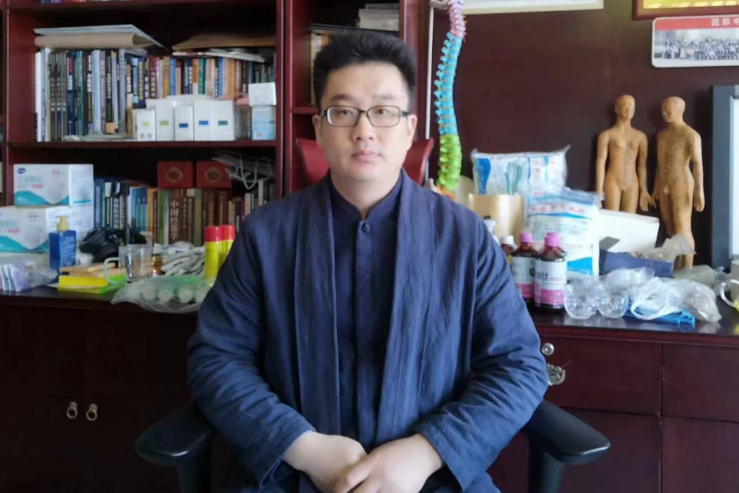 李洪祥(大汶口李氏筋骨膏、李氏整脊正骨療法代表性傳承人) 李洪祥(大汶口李氏筋骨膏、李氏整脊正骨療法代表性傳承人)