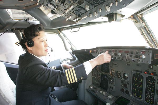 王惠(山東航空首位女機長) 王惠(山東航空首位女機長)