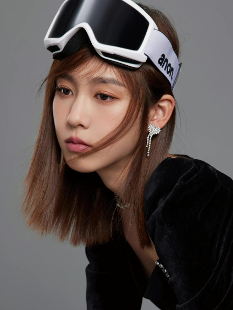 王可(中國內地女演員、歌手) 王可(中國內地女演員、歌手)