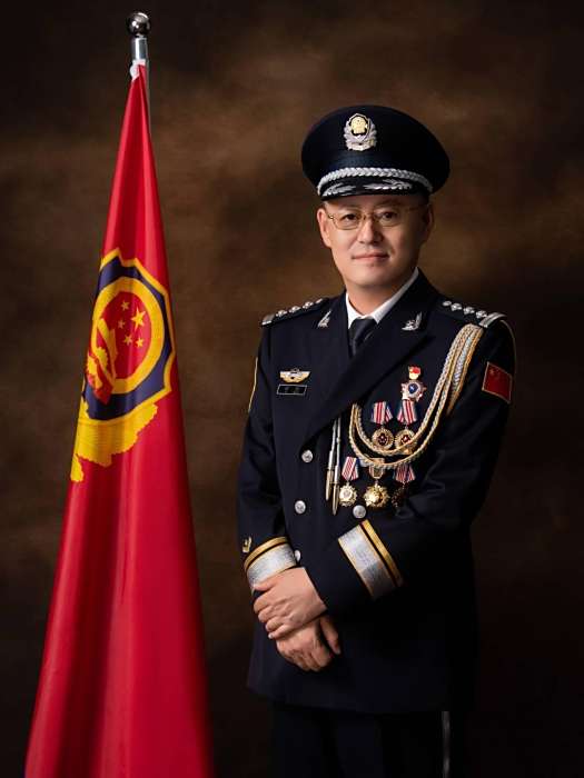 賈強(黑龍江省公安廳治安管理總隊副總隊長、三級高級警長) 賈強(黑龍江省公安廳治安管理總隊副總隊長、三級高級警長)