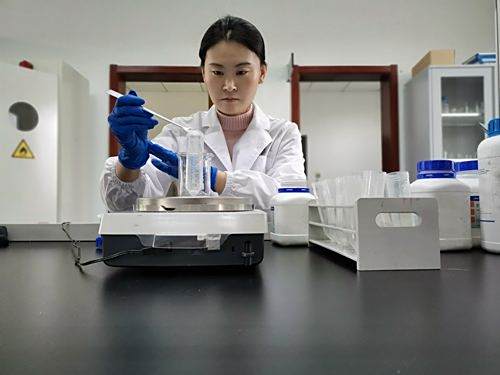 黃艷華(吳忠農產品質量安全檢測中心黨支部專業技工) 黃艷華(吳忠農產品質量安全檢測中心黨支部專業技工)