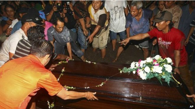 印度尼西亞為遇難者舉行葬禮