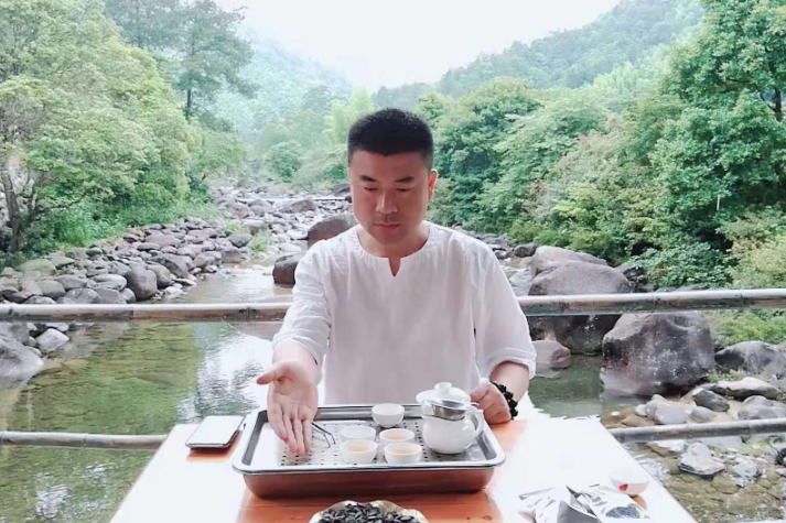 黃鋒(北京正岩藝韻茶業有限公司創始人) 黃鋒(北京正岩藝韻茶業有限公司創始人)