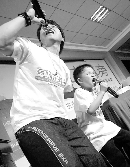 林浩鄧長城聯袂打造汶川抗震救災一周年歌曲