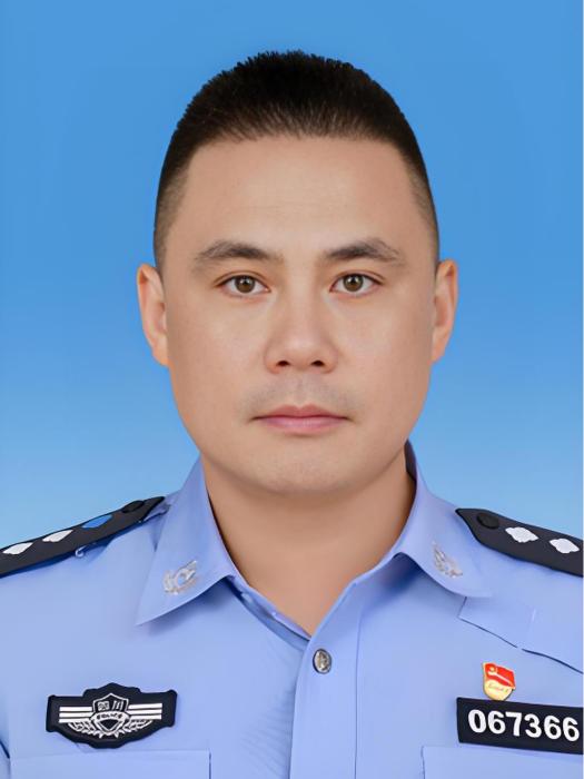 吳柯(四川省涼山彝族自治州冕寧縣人民政府副縣長,縣公安局黨委書記、局長) 吳柯(四川省涼山彝族自治州冕寧縣人民政府副縣長,縣公安局黨委書記、局長)
