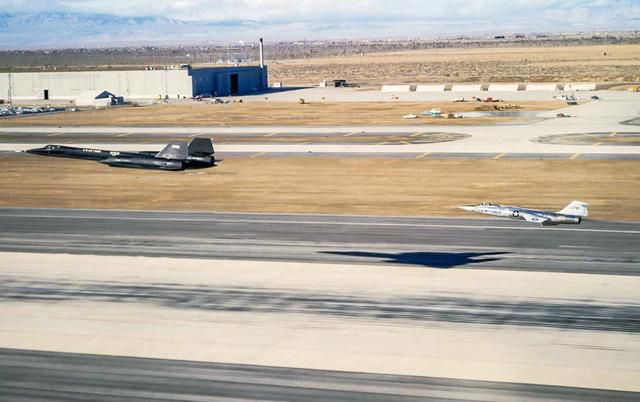 SR-71官方記載的首次飛行起飛瞬間