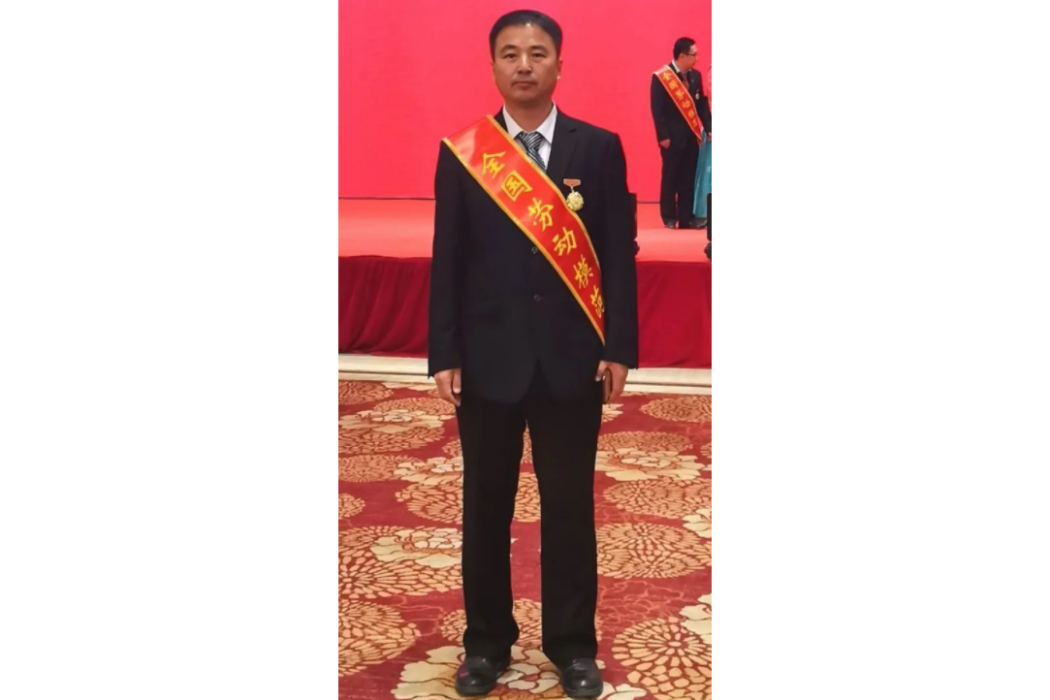 趙海龍(農墾通達農機專業合作社理事長) 趙海龍(農墾通達農機專業合作社理事長)