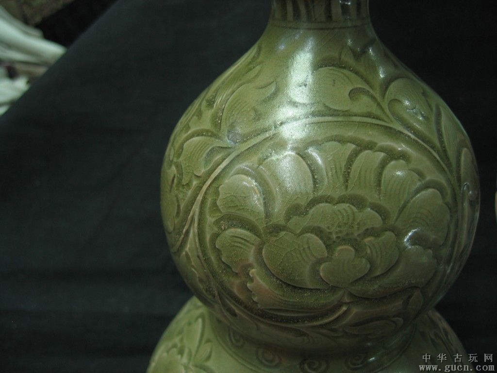 北宋耀州窯青釉刻花牡丹紋瓶