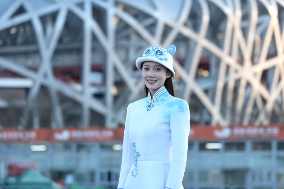 王奕文(2022年北京冬奧會開幕式00後引導員) 王奕文(2022年北京冬奧會開幕式00後引導員)