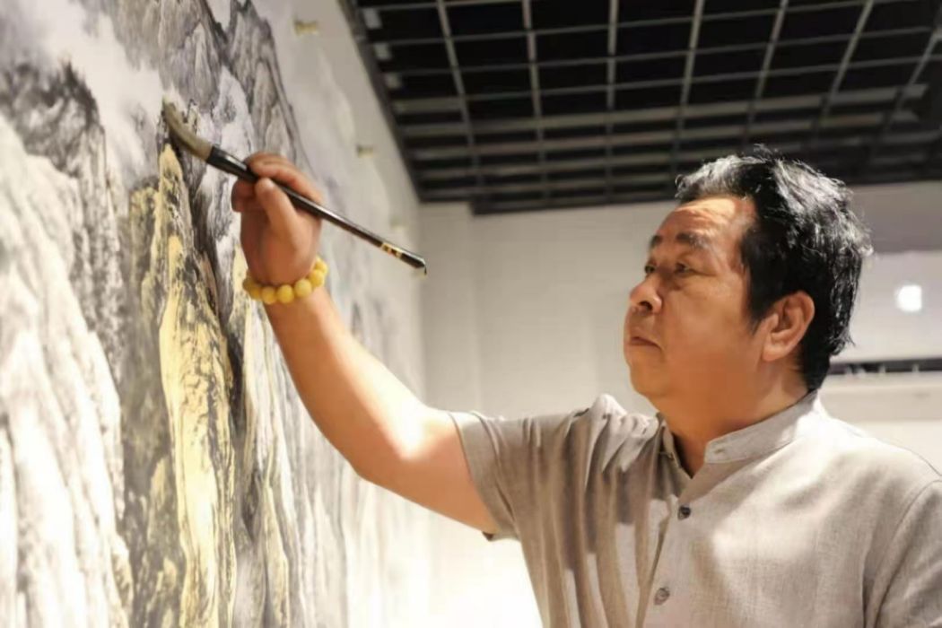 楊新亮(中國美術家協會會員) 楊新亮(中國美術家協會會員)