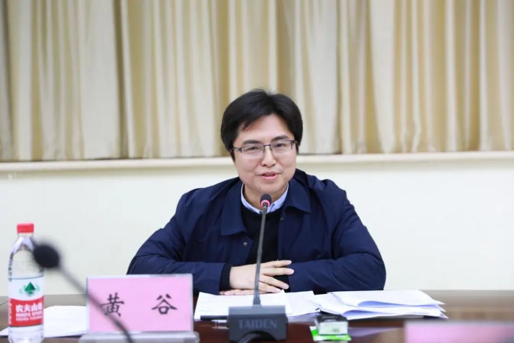 黃谷(重慶市人大常委會備案審查工作委員會主任) 黃谷(重慶市人大常委會備案審查工作委員會主任)
