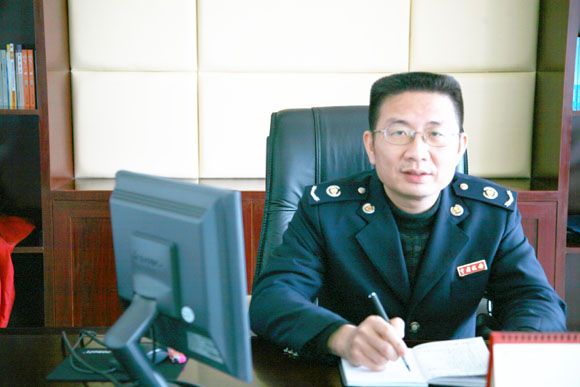 明國平(陽新縣地方稅務局黨組成員、紀檢組長) 明國平(陽新縣地方稅務局黨組成員、紀檢組長)