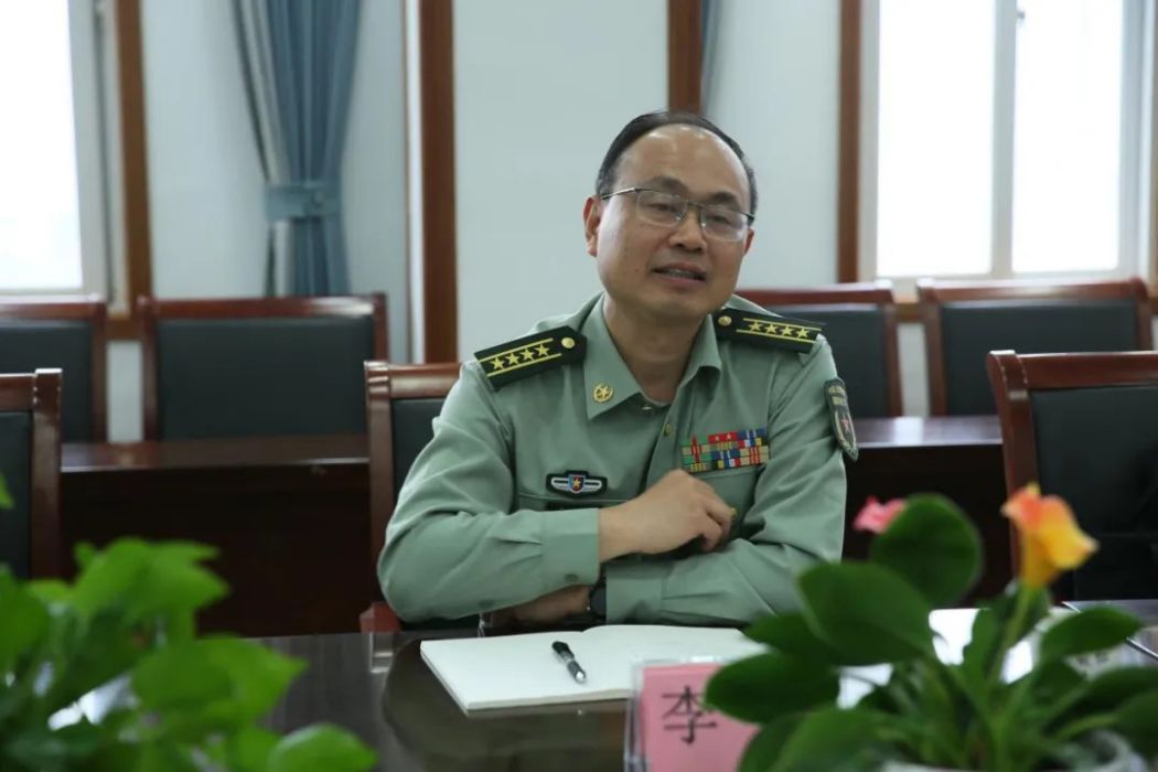 李東(中國人民解放軍國防科技大學系統工程學院政治委員、第十四屆全國人民代表大會代表) 李東(中國人民解放軍國防科技大學系統工程學院政治委員、第十四屆全國人民代表大會代表)