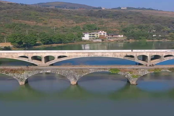 石羊橋(湖南省現存最早的石拱橋之一,武岡市石羊村地名) 石羊橋(湖南省現存最早的石拱橋之一,武岡市石羊村地名)