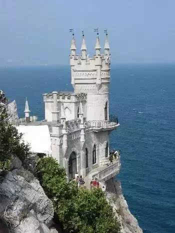 雅爾達黑海懸崖上的俄式古城堡
