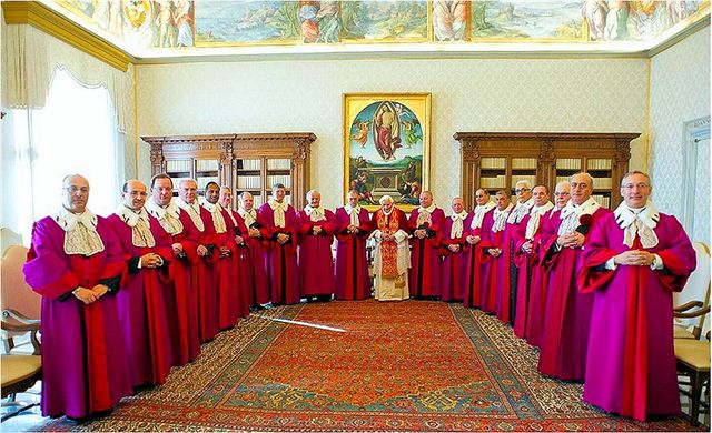 教宗本篤十六世接見聖輪法院全體法官