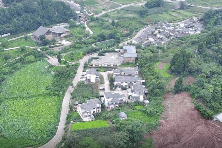 荷橋村(四川省成都市簡陽市平泉街道下轄村) 荷橋村(四川省成都市簡陽市平泉街道下轄村)