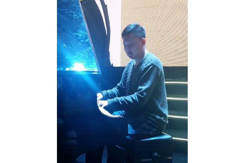 鄭大川(鍵盤音效師、音樂總監) 鄭大川(鍵盤音效師、音樂總監)