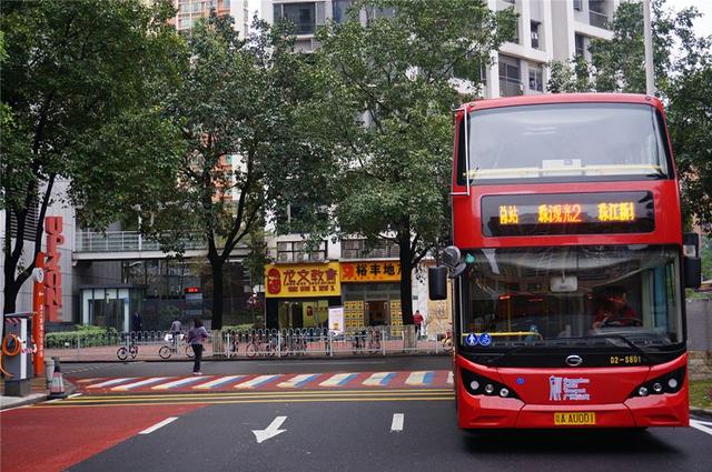 珠江新城總站的雙層巴士