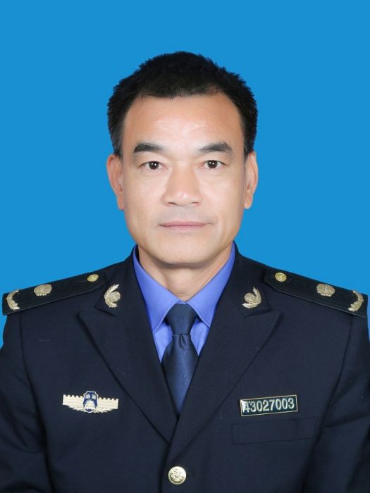 何鋒(湖南省常寧市城市管理和綜合執法局黨組成員、副局長) 何鋒(湖南省常寧市城市管理和綜合執法局黨組成員、副局長)