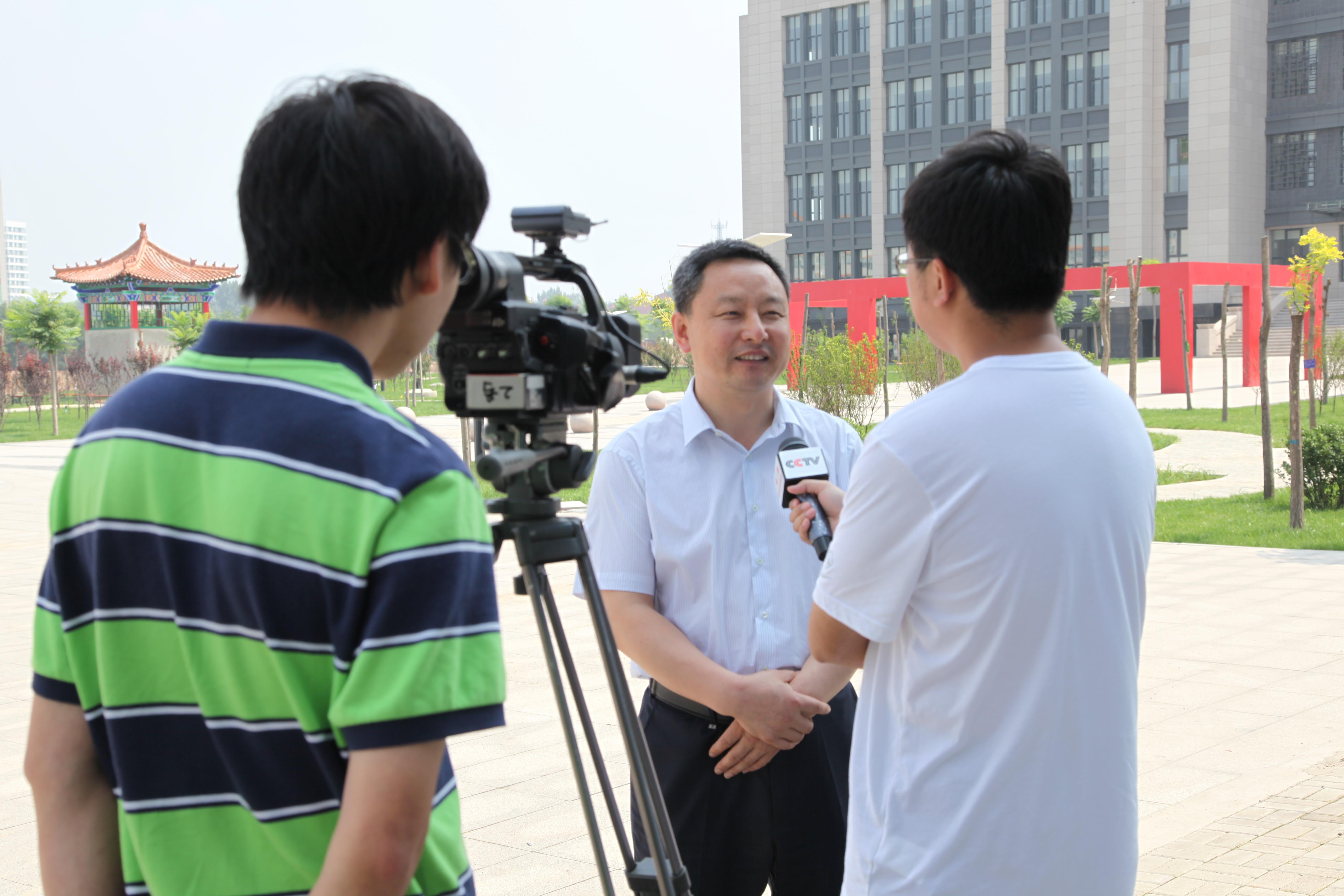中央電視台記者採訪吳俊清院長