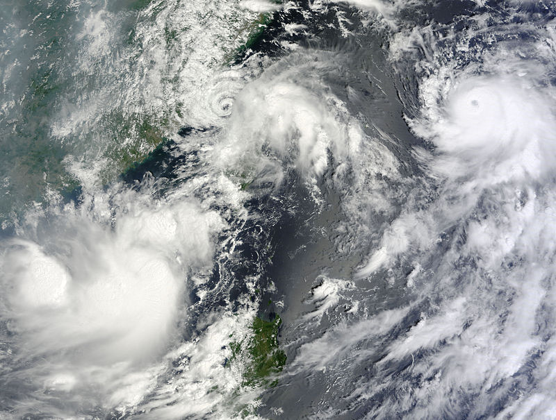 強熱帶風暴“獅子山”，強熱帶風暴“南川”與颱風“圓規”並存