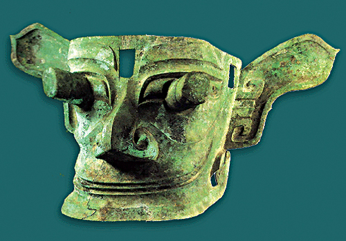 被認為是蠶叢縱目形象的三星堆銅面具