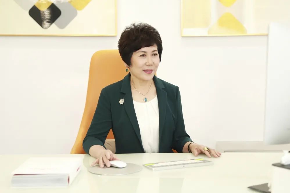 陳靈梅(贏家時裝(贛州)有限公司董事長、法人代表) 陳靈梅(贏家時裝(贛州)有限公司董事長、法人代表)