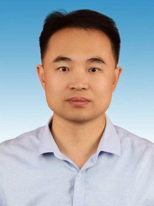 謝鋒(山東省泰安市岱嶽區人社局黨組成員、副局長) 謝鋒(山東省泰安市岱嶽區人社局黨組成員、副局長)