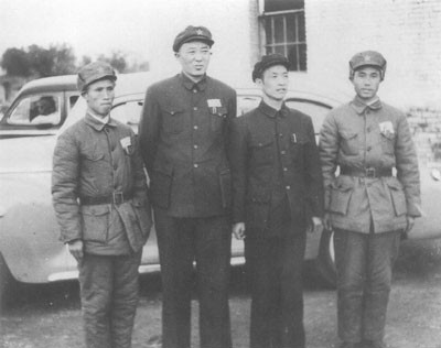 1950年,吳烈(左起)和羅瑞卿,楊奇清,鄒衍
