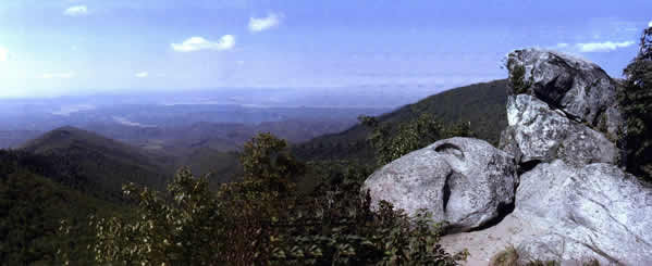 崗山腳印峰(1322米)