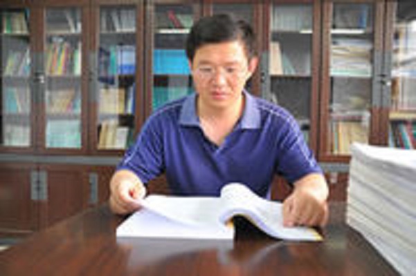 曹俊傑(河南師範大學物理與信息工程學院教授)