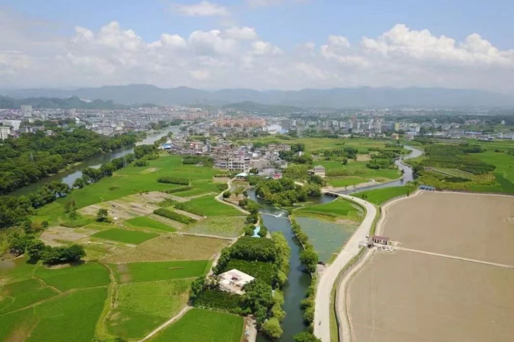 樂群村(廣西壯族自治區桂林市興安縣高尚鎮下轄村) 樂群村(廣西壯族自治區桂林市興安縣高尚鎮下轄村)