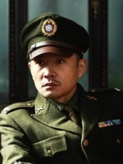 何群(《父親的身份》中的角色) 何群(《父親的身份》中的角色)