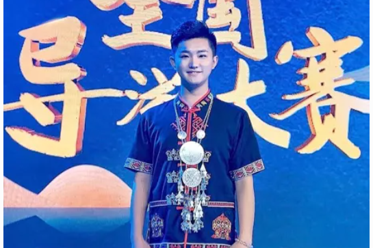 董行(國家金牌導遊、海南康泰旅遊股份有限公司專職導遊員) 董行(國家金牌導遊、海南康泰旅遊股份有限公司專職導遊員)