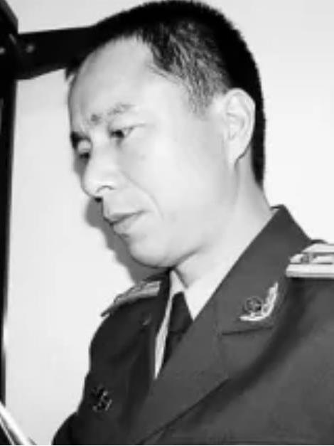 余春坤(2002年中國武警十大忠誠衛士) 余春坤(2002年中國武警十大忠誠衛士)