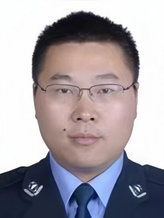何哲(新余市分宜縣公安局森林分局芳山派出所原副所長、三級警長) 何哲(新余市分宜縣公安局森林分局芳山派出所原副所長、三級警長)