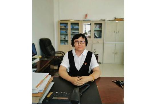 康昕(遼寧工業大學外國語學院黨委副書記、副院長) 康昕(遼寧工業大學外國語學院黨委副書記、副院長)
