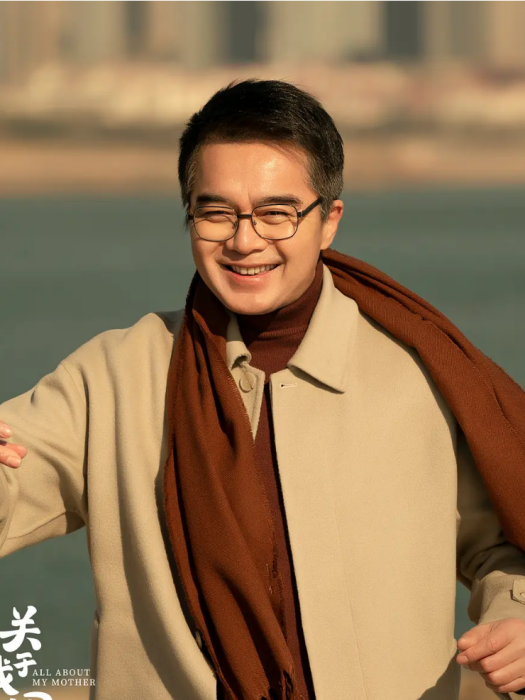 李文舫(電影《關於我媽的一切》中由許亞軍飾演的醫生角色) 李文舫(電影《關於我媽的一切》中由許亞軍飾演的醫生角色)