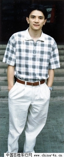 此照1996年8月9日羅付雄鷹攝於北京國家體委訓練局運動員宿舍外
