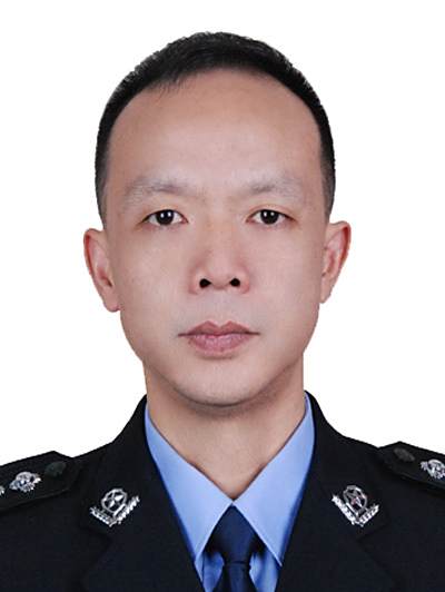 何洪剛(貴州省鎮遠縣公安局黨委委員、副局長、二級警長) 何洪剛(貴州省鎮遠縣公安局黨委委員、副局長、二級警長)