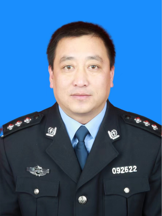 姚旭(內蒙古自治區烏蘭察布市察哈爾右翼後旗公安局黨委委員、副局長) 姚旭(內蒙古自治區烏蘭察布市察哈爾右翼後旗公安局黨委委員、副局長)