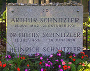 施尼茨勒在維也納中央公墓的墓碑